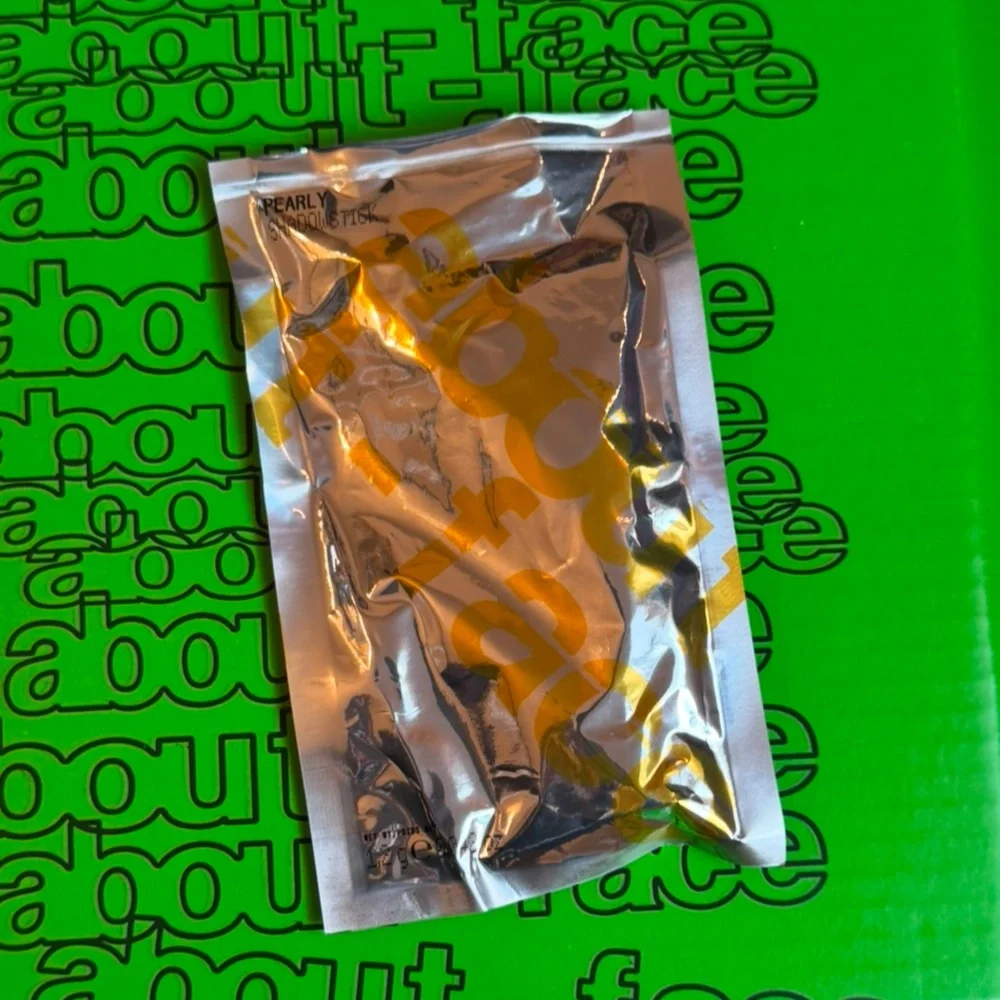 about-face Shadowstick Eyeshadow Chaos Theory Yellow Shimmer NEW IN PACKAGE